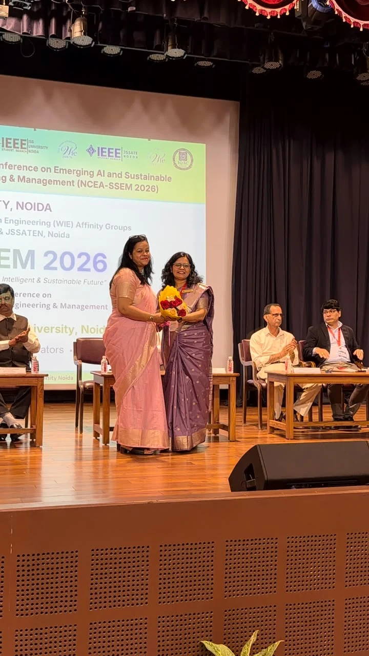 Dr. Gunjan Varshney welcoming the Guest of Honour